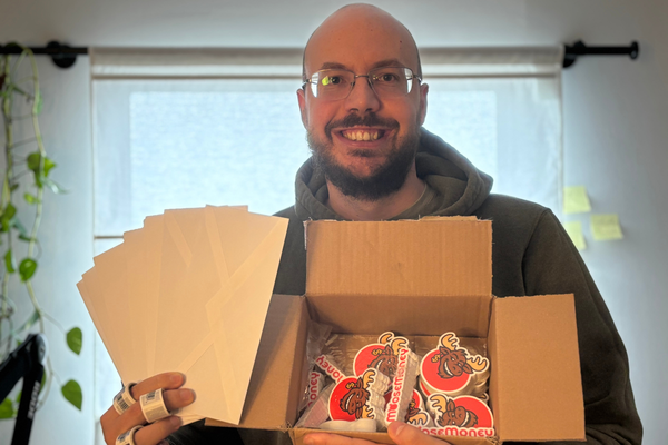 Free MooseMoney Stickers 🫎, Aeroplan Points Expiry Date Extended 🛩️, Free Cineplex Movies 🎞️, 2 New Settlements 💸& Bulk Barns' BYOC Hack 🫙